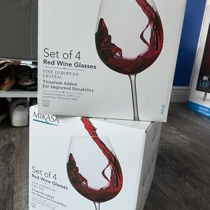 Red wine glasses, set of 4. (8 in total)